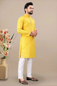 VALAKI Men Kurta Pyjama Set
