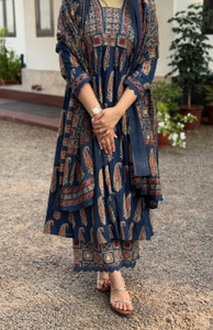 Klosia Women Kurta Pant Dupatta Set