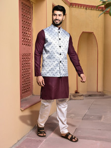 Svatantra Men Kurta Pyjama Ethnic Jacket Set