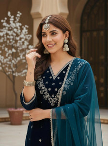 AVANSHEE Women Kurta Pant Dupatta Set