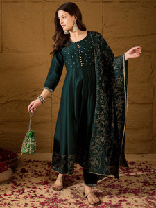 अहिका महिलाओं के लिए  कुर्ता, पैंट और दुपट्टा सेट