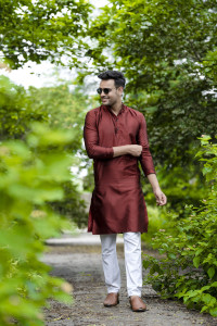 Surhi Men Solid Straight Kurta