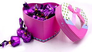 Midiron Valentine Gift Box, Beautiful Gift Box with 20 Chocolate for Girlfriend, Wife Fiance and Your Beloved Paper Gift Box