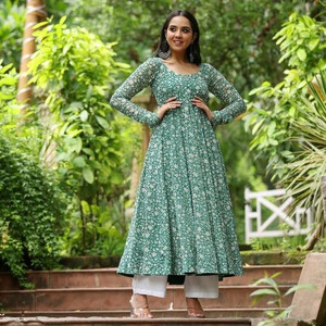 Voonik gowns party best sale wear