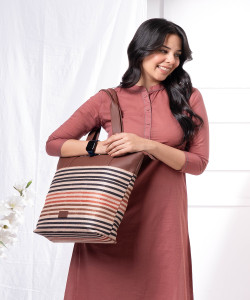 ZOUK Women Multicolor Tote