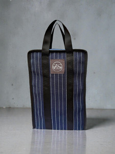 Zarwiss Men & Women Blue Bottle Bag