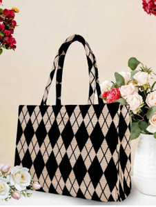 KGN FASHION Women Black Handbag