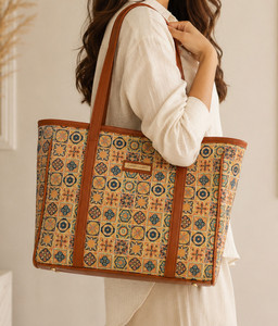 CarryLux Women Multicolor Tote