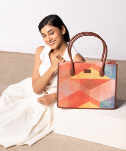 ZOUK Women Multicolor Tote