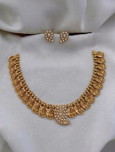 Vadhu jewels Brass Gold-plated Gold, White Jewellery Set