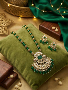 Reesha Jewel Brass, Alloy Gold-plated Multicolor Jewellery Set