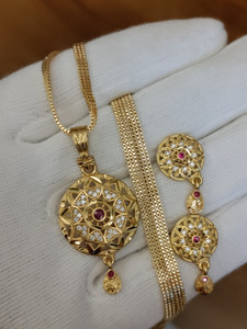 Rohit Fashion Brass Brass Gold Jewellery Set