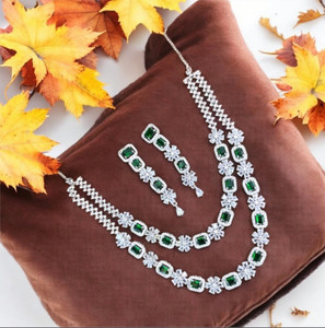 WAMIQA Brass Rhodium Green Jewellery Set