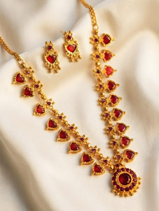 Kaanthi Alloy Gold Jewellery Set