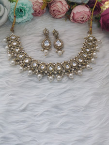 Reesha Jewel Brass White Jewellery Set