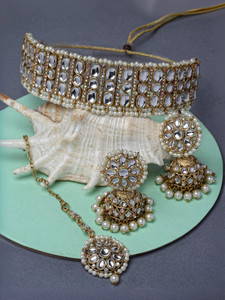 Sukkhi Alloy Gold-plated White Jewellery Set