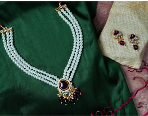 Reesha Jewel Metal Maroon, White Jewellery Set