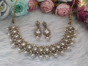 Reesha Jewel Brass White Jewellery Set