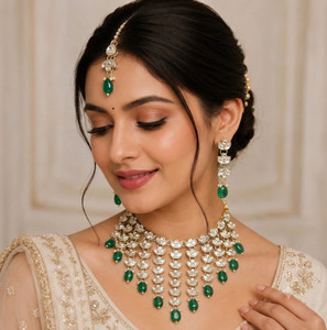 Varnii Alloy Gold-plated White, Green Jewellery Set