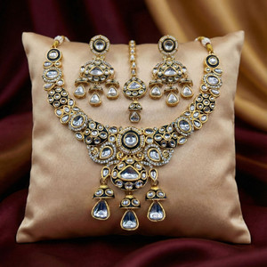 NANDAI Alloy Gold-plated Black, White, Gold Jewellery Set