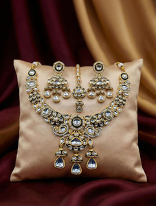 NANDAI Alloy Gold-plated Black, White, Gold Jewellery Set