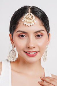Divisha Alloy Gold-plated White Jewellery Set