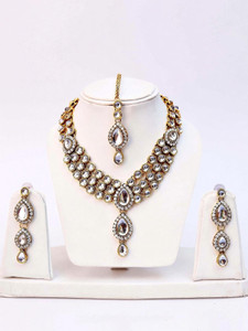 Shining Diva Alloy Gold Jewellery Set