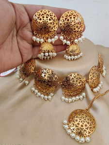 Chandni Imitation Hub Brass Gold-plated Gold Jewellery Set