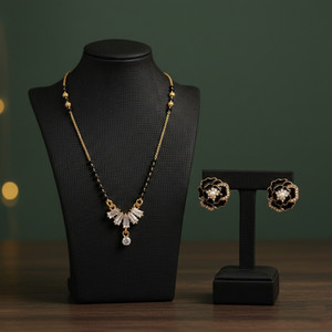 Seora Alloy Gold-plated Black, Gold Jewellery Set