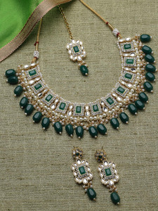 Sukkhi Alloy Gold-plated Green Jewellery Set