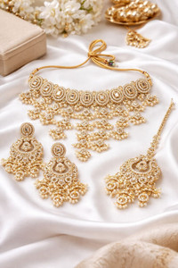 Aditya Fashion Metal Gold-plated White Jewellery Set