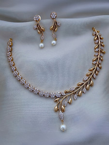 ACHU JEWELS Brass Gold-plated White Jewellery Set