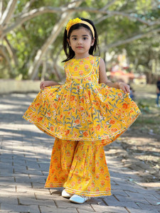 MIMI CLOTHINGS Girls Festive & Party Angarkha and Sharara Set