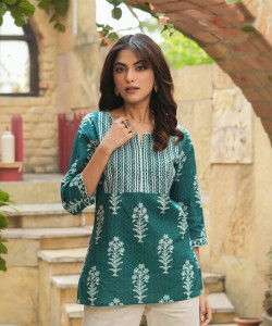 शकुदी फैशन महिलाओं के लिए प्रिंटेड स्ट्रेट कुर्ता