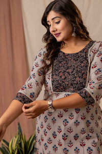 Amthi Women Floral Print, Self Design Straight Kurta