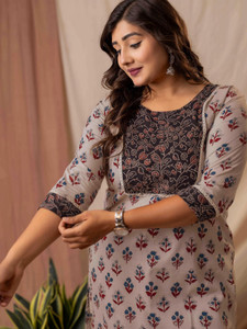 Amthi Women Floral Print, Self Design Straight Kurta
