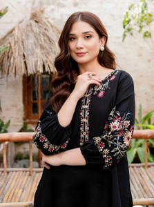 Fashion Mania Women Embroidered Straight Kurta