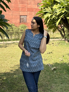 Majestykart Women Floral Print, Printed Straight Kurta
