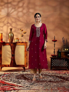 NARACHI TEXWORLD Women Embroidered Straight Kurta