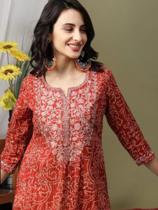 Wawlooks Women Printed, Embroidered Straight Kurta