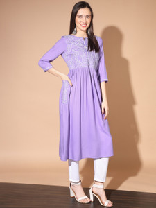 अंगीता महिलाओं के लिए चिकन एम्ब्रॉयडरी फ्लेयर्ड कुर्ता
