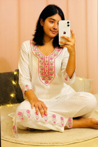 DALIVD X Women Embroidered Straight Kurta