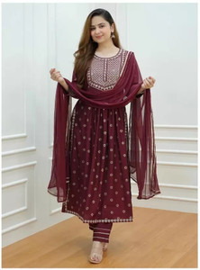 Spartan Women Embroidered Trail Cut Kurta