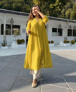 Janasya Women Woven Design Frontslit Kurta