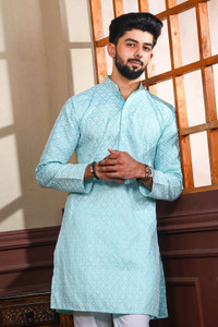 Svatantra Men Embroidered Straight Kurta