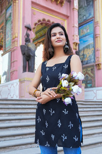 VIHARINI Women Floral Print Tunic Kurta