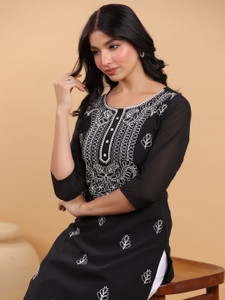Janasya Women Embroidered Straight Kurta