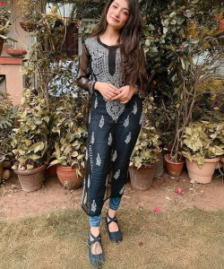 FS FASHION Women Embroidered Straight Kurta