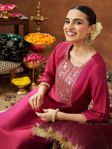 Janasya Women Embroidered Straight Kurta