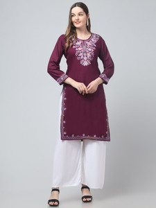 फैमबी महिलाओं के लिए चिकन एम्ब्रॉयडरी स्ट्रेट कुर्ता